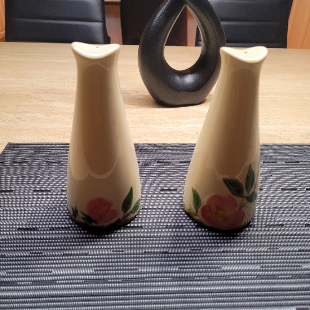 Franciscan salt & pepper shaker set